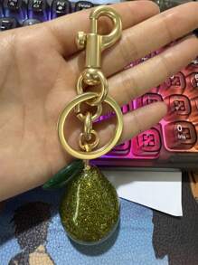 1 pieza Colgante con diseños de manzana, fresa y pera, nuevo gran colgante de cristal con forma de manzana y fresa, colgante de llavero, dije de manzana con mosquetón, accesorios brillantes de resina y metal, adecuado como regalo, recuerdo, accesorio para coche, bolso o mochila escolar para mujer