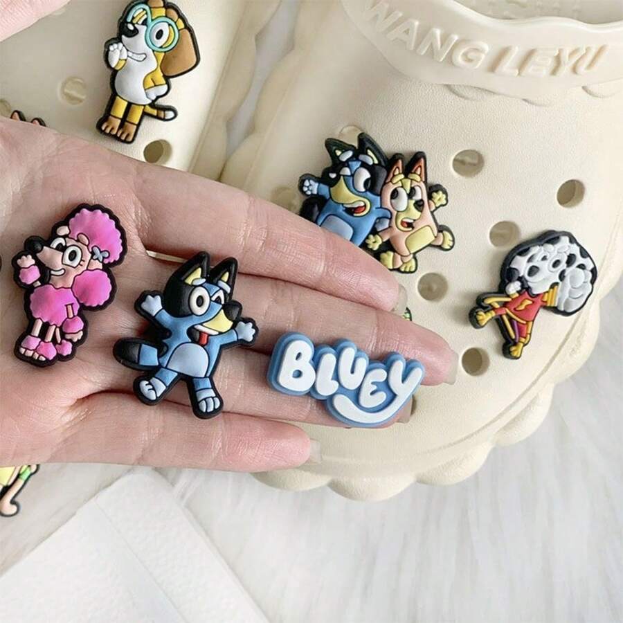 12 件色彩缤纷、充满乐趣的饰物,以 Bluey、Bingo 和 Friends 为特色,非常适合房间装饰、DIY 项目、创意个性化以及送给 Bluey 粉丝的独特礼物创意,完美的派对礼物(随机款式) - 彩色 - 查看 1