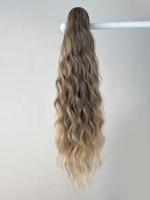 24-26英寸波浪马尾夹式接发，耐热纤维材质，适合日常佩戴和派对场合