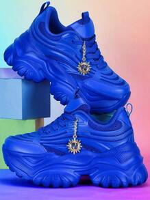 Tênis Casuais Esportivos de Moda Feminina com Pingente Metálico de Girassol, Tênis de Plataforma de Salto Alto para Uso Externo em Todas as Estações, Tênis Casuais Leves, com Absorção de Impacto, Respiráveis, com Cadarço e Biqueira Redonda para Estudantes Universitárias, Uso Diário, Encontros, Academia, Escritório, Antiderrapante, Elevador de 7CM