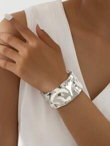 1 buah Gelang Manset Lebar Motif Gelombang Air yang Modis, Cocok untuk Pemakaian Sehari-hari, Pesta, dan Perjalanan Wanita - Gelang Terbuka - View 2
