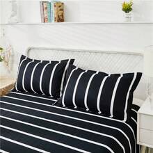 3 件套柔软亲肤印花床上用品套装，现代矩形时尚简约风格，适合双人床、卧室家居使用，四季皆宜