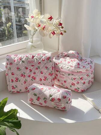 1 件/套草莓图案印花绗缝化妆包轻便便携式旅行化妆包化妆包化妆包套装大容量多功能化妆品收纳包钱包袋化妆品收纳包带拉链开合适合女士适合女孩适合居家、旅行、度假和学校用作婚礼伴娘礼物、妈妈礼物、生日礼物、送给朋友和老师的礼物旅行必需品邮轮必需品日常通勤必需品