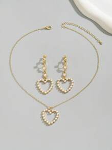 3 colliers de perles en forme de cœur élégants français avec des clips d'oreilles en forme de cœur pour les cadeaux de la Fête des Mères et de la Saint-Valentin