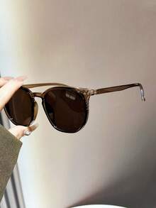 زوج من النظارات البنية الدائرية ذات الإطار من البلاستيك للنساء، أكسسوارات مناسبة للارتداء اليومي والشاطئ وأزياء النساء في الخريف والشتاء والأعمال والكاجوال، هدايا مناسبة للإجازات الصيفية والشاطئ والسفر والخارج