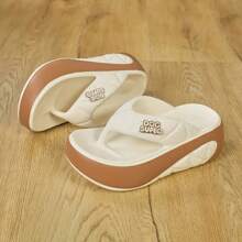 Tongs à semelle épaisse pour femmes, sandales compensées respirantes simples, douces et amicales pour la peau pour les femmes de petite taille