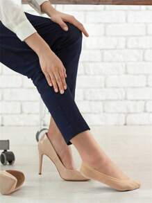 5 Pares de Calcetines invisibles de mujer de nailon delgado y ligero en color nude, calcetines forro, sin mostrar, antideslizantes, adecuados para negocios, uso casual y varios tipos de zapatos como zapatos planos, tacones altos, zapatos de penny y tenis, excelentes para el trabajo, compras, caminar, fiestas y uso diario en casa.