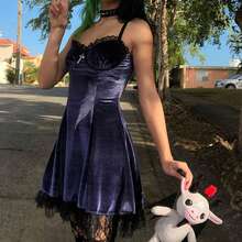 Womens Gothic Lolita Dress Velvet Camisole Dresses Sleeveless Spaghetti Strap Punk Grunge Emo Dress Goth Alt Witchy Fairy Dress Ruffle V-Neck Lace Trim Bowknot One-Piece Halloween Costumes - 紫色 - 查看 4