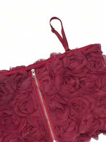 Set di 2 pezzi composto da top a bretelle senza maniche con fiori 3D + minigonna, adatto per l estate 2025, abbigliamento da strada sexy, outfit per vacanze in spiaggia