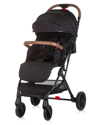  Silla de Paseo FANTASY de Chipolino BLACKBERRY | Desde recién nacidos hasta 15 kg | Marco sólido y respaldo ajustable | Arnés de  de 5 puntos con hombreras acolchadas | Gran capota ajustable con panel de visualización y parasol | Reposapiés ajustable | Funda para pies con acceso mediante cremallera | Sistema de ruedas con suspensión | Freno de enlace en ruedas traseras | Manija ergonómica para un manejo cómodo | Plegado con una sola mano | Cesta de almacenamiento amplia y organizador de accesorios | Cumple con la norma europea EN1888-1+A1:2022 | Peso: 8 kg | Dimensiones abierta: 80 x 56 x 110 cm | Dimensiones plegada: 75 x 56 x 33 cm | Entrega en 24/48 horas a España (Península).