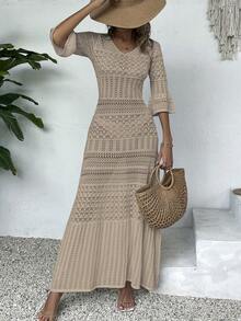 优雅女士时尚休闲V领长袖针织连衣裙，纯白色夏季海滩度假风，简约复古硬币设计，修身镂空剪裁，随机印花图案，适合返校季、秋冬季女装，圣诞节、感恩节和新年长款派对礼服