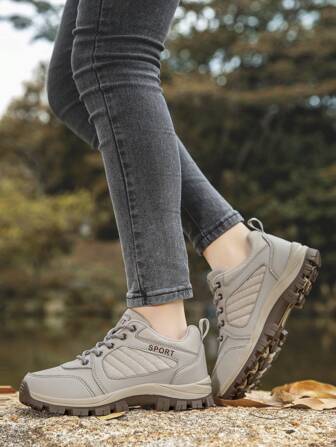 2025 新款女式登山靴 - 防滑系带耐用户外鞋，适合山地徒步、越野跑和远足探险 | 防滑抓地力和耐磨设计，送给妈妈的母亲节礼物