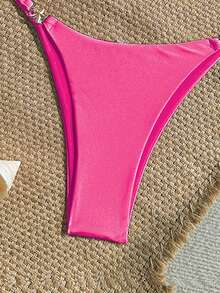 Bộ bikini gợi cảm 2 mảnh dành cho nữ, với phụ kiện bóng bẩy và chất liệu vải đặc biệt. - Màu Hồng Tươi - Xem 4