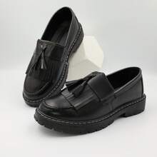 男士英伦风格亮面流苏乐福鞋，厚底一脚蹬莫卡辛船鞋，圆头休闲春秋 - 黑色 - 查看 4