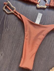 新款不对称金属饰边纯色比基尼，性感女士沙滩泳装，夏季度假必备 - 棕色 - 查看 4