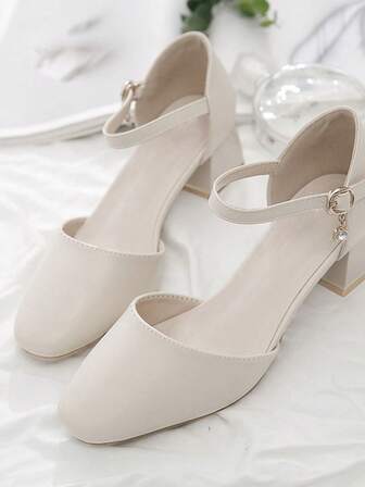 2025 Sommar Nya Chunky Heel Closed Toe Sandaler för kvinnor, mångsidiga semesterskor