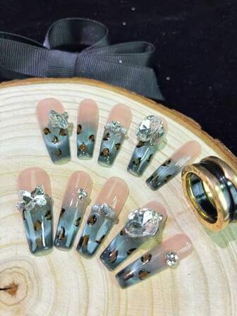 10 件中长方形奢华闪亮豹纹钻石形美甲套装，优雅适合派对、宴会和场合按压式指甲美甲用品指甲