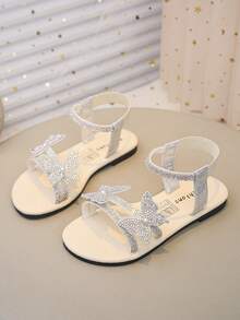 1 Đôi Sandal đế bằng trong suốt đính đá lấp lánh hình bướm thời trang xinh đẹp cho bé gái, phong cách tiên nữ, rất thích hợp để mặc vào mùa hè - Màu be - Xem 7