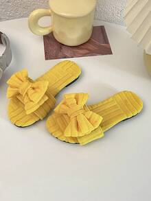 A Pair Of Summer Hot Kids' Non-Slip Slippers. The Upper Is Made Of Yellow Towel Material, With Checked Texture, And The Front Is Decorated With A Large Bow, Which Is Sweet And Lovely. Suitable For 3-12 Year Old Girls To Wear At Home, Comfortable And Can Add Children's Fun; Can Also Be Worn In Warmer Weather, Is Both Practical And Beautiful Fashion Items. - Yellow - View 1
