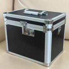 Caja de almacenamiento con candado de aleación de aluminio, caja de herramientas portátil/de hombro con contraseña 2 en 1, estuche para instrumentos, organizador de documentos con acolchado, protección para teléfono, fotos, joyas, cosméticos, documentos, tarjetas, herramientas, accesorios de vacaciones y viajes de verano, accesorios escolares, bolsa de graduación