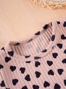 Set de 2 piezas de top de manga corta y pantalones cortos con estampado de corazones para niñas, para verano