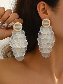 1 par de brincos pendentes elegantes e luxuosos com borla de uva, brincos longos com borla redonda assimétrica e textura exagerada, adequados para uso diário/feriado feminino (o padrão da superfície do disco pode ter pequenas variações) - Branco - Ver 3