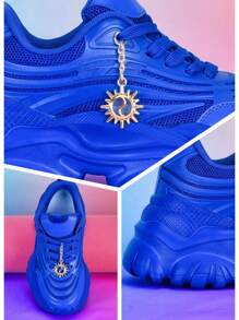 Tênis Casuais Esportivos de Moda Feminina com Pingente Metálico de Girassol, Tênis de Plataforma de Salto Alto para Uso Externo em Todas as Estações, Tênis Casuais Leves, com Absorção de Impacto, Respiráveis, com Cadarço e Biqueira Redonda para Estudantes Universitárias, Uso Diário, Encontros, Academia, Escritório, Antiderrapante, Elevador de 7CM