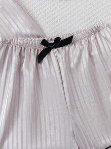 Set de 2 piezas de top de manga corta con botones y pantalones cortos con lazo, con rayas plateadas bordadas, estilo casual y lindo para primavera/verano, pijama y ropa de estar en casa para niña pre-adolescente