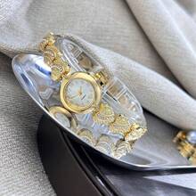 1 Piece Women's Gold Heart Studded Delicate Chain, Round Alloy Case, Arabic Numeral Dial, Cute & Fashionable Quartz Watch