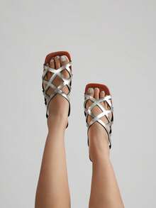 صنادل إمرأة مريحة وعصرية مقاس كبير، بنمط روماني رجعي، غير قابلة للانزلاق، مقاومة للتآكل، سبلات شبكية مفرغة مناسبة للشاطئ - فضي - مشاهدة 6