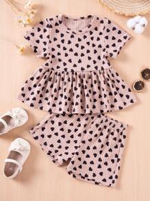 Set de 2 piezas de top de manga corta y pantalones cortos con estampado de corazones para niñas, para verano