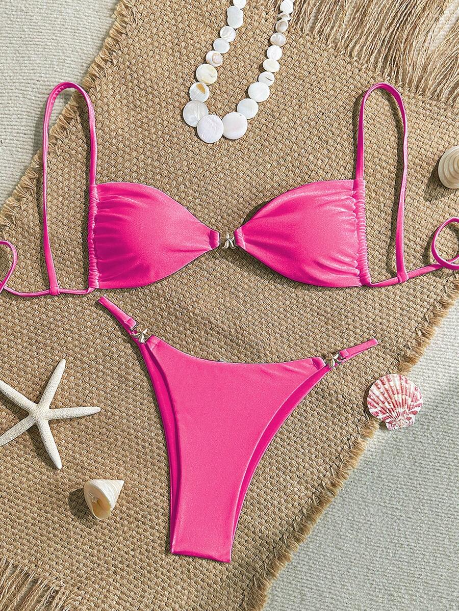 Bộ bikini gợi cảm 2 mảnh dành cho nữ, với phụ kiện bóng bẩy và chất liệu vải đặc biệt. - Màu Hồng Tươi - Xem 1