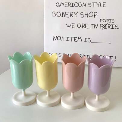 1个花朵造型笔筒，办公用品，郁金香造型收纳桶，化妆刷收纳架，实用笔筒
