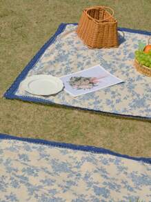 1pc French Romantic Vintage Floral Print Picnic Mat, Navy Blue Lace Trim, Thick & Durable, Multipurpose Covering Blanket Perfect For Outdoor Picnic, Family Gathering, Backyard, Afternoon Tea, Photography Background, Suitable For All Seasons