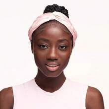 ESSENCE Brighten Up! Banana Powder - 20 Bababanana - 0.04oz - 1 - View 2