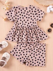Set de 2 piezas de top de manga corta y pantalones cortos con estampado de corazones para niñas, para verano