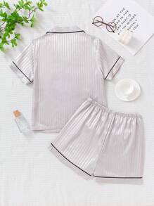 Set de 2 piezas de top de manga corta con botones y pantalones cortos con lazo, con rayas plateadas bordadas, estilo casual y lindo para primavera/verano, pijama y ropa de estar en casa para niña pre-adolescente