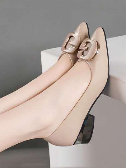 รองเท้าคัชชูแบบสวมใส่ตัดต่ำ ที่ทันสมัยและใช้ได้หลากหลาย รองเท้าส้นหนาสำหรับสุภาพสตรี ฤดูใบไม้ผลิและฤดูร้อนปี 2025 รองเท้าทำงานแบบสวมใส่ ส้นสูงปากแหลม ขอเกี่ยวขนาดใหญ่ รองเท้าแบบง่ายๆ