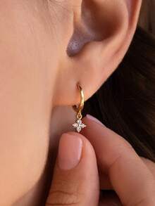 1對時尚925純銀方晶鋯石四樹葉花耳環適合女士帶經典甜美風格設計適用於首飾類禮物