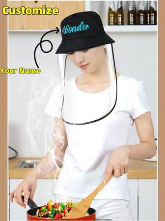 Gorro de boina anti-salpicaduras de aceite personalizado, una opción de protección de cocina de moda. Se puede personalizar con un nombre para agregar un toque personalizado. Ya sea para uso personal o como regalo, es único y bloquea de manera efectiva las salpicaduras de aceite de cocina y el humo, evitando que la cara se ensucie con aceite y problemas de "cara amarilla". Alta definición y transparencia para tener una visión clara sin afectar la vista durante la operación, y sin olor peculiar. Tela cómoda, con gorra y máscara desmontables.