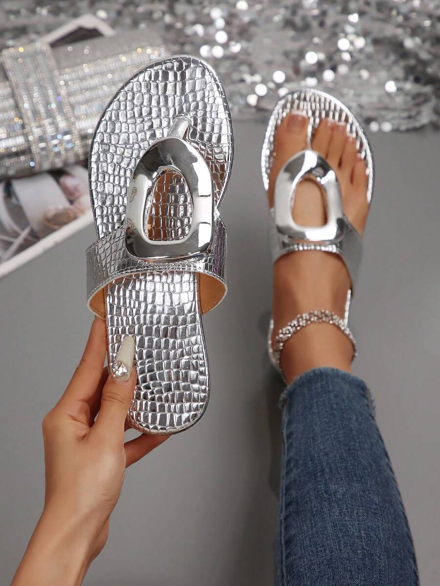 Women's Round Ring Gold-Decorated Buckle Open-Toe Flat Sandals Summer Vacation-Inspired Lightweight Fashion Flats Women's Thong Sandals Metal Buckle-Adorned Comfortable Flat Beach Sandals - Silver - View 1