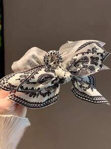 1pc Women's Cashew Bow Hair Clip, Bohemian Style, Suitable For Vacation And Various Holiday Photography, Simple, Elegant And Atmospheric, Suitable For Wearing When Playing At The Beach, Black And White Color Matching, Can Firmly Grasp Hair, An Exquisite Hair Accessory Headwear. Hair Claws Claw Clips Hair Clips Hair Jaw Clip Hair Clamps Hair Clutch Hair Catcher Clip