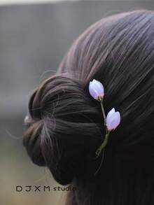 1个复古莲花四叶草U型发夹，金属材质，白色、红色、粉色、紫色、黄色可选，可爱花束造型，优雅仙女发带发梳，精致少女发饰，红色委陵菜花装饰，适合春、夏、秋、冬四季佩戴，不易褪色，长17.9厘米，酷炫夹子，不伤头皮，新年、发饰、发饰、头饰、情人节饰品、女士发饰