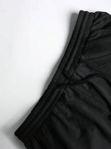 Ensemble décontracté pour hommes composé d'un t-shirt à manches courtes imprimé voiture de course et d'un pantalon de jogging avec cordon de serrage