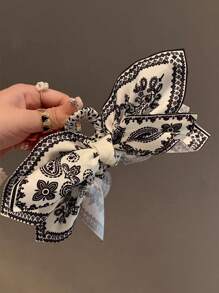 1pc Women's Cashew Bow Hair Clip, Bohemian Style, Suitable For Vacation And Various Holiday Photography, Simple, Elegant And Atmospheric, Suitable For Wearing When Playing At The Beach, Black And White Color Matching, Can Firmly Grasp Hair, An Exquisite Hair Accessory Headwear. Hair Claws Claw Clips Hair Clips Hair Jaw Clip Hair Clamps Hair Clutch Hair Catcher Clip