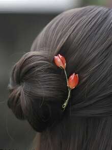 1个复古莲花四叶草U型发夹，金属材质，白色、红色、粉色、紫色、黄色可选，可爱花束造型，优雅仙女发带发梳，精致少女发饰，红色委陵菜花装饰，适合春、夏、秋、冬四季佩戴，不易褪色，长17.9厘米，酷炫夹子，不伤头皮，新年、发饰、发饰、头饰、情人节饰品、女士发饰