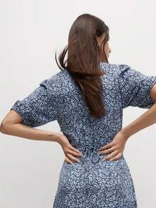 Eilly Bazar 女式 V 领泡泡袖碎花中长连衣裙，系带腰部，修身，春夏度假风格 - 寶藍色 - 查看 3