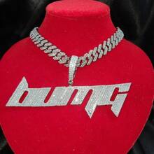 Colgante personalizado con letra y número, zirconia cúbica de latón, collar de hip hop personalizado DIY, joyería de uso diario para parejas, incluye cadena trenzada de 50 cm