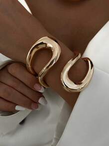 1pc Exaggerated Metallic Circular Bangle With Hollow Out Asymmetrical Shapes, Simple & Stylish, Perfect For Vacation, Party, Ladies All-Match Sexy Bracelet