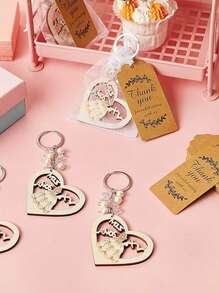 Set de regalo de 15 piezas con tema de princesa, que incluye 5 llaveros con forma de corazón, 5 tarjetas de agradecimiento y 5 bolsas de organza. Llaveros de metal con anillo abierto en forma de corazón y llaveros de madera hueca en forma de corazón, con bolsas de organza y etiquetas de agradecimiento. Adecuado para fiestas de cumpleaños, regalos de boda, regalos de despedida de soltera, regalos para la novia y recuerdos para los invitados.
